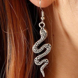 Silver Tone Snake Earrings E68