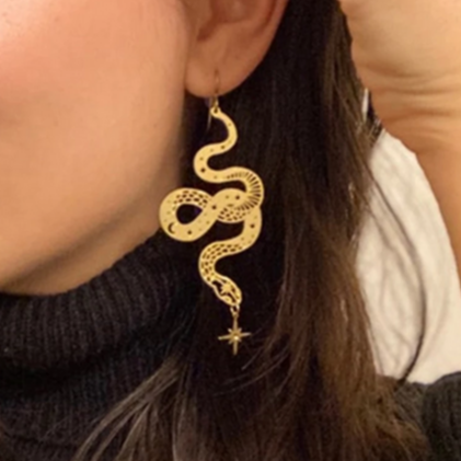 Gold Tone Long Snake Star Earrings E152