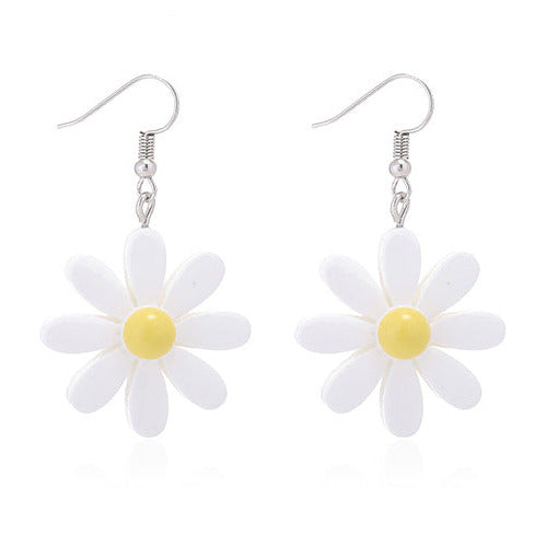 Acrylic White Daisy Small Earrings E92
