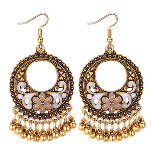 Vintage Gold Tone Boho Style White/Beige Earrings E46